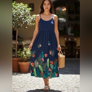 - Old Navy large Blue Tropical Maxi dress Back total stretch
